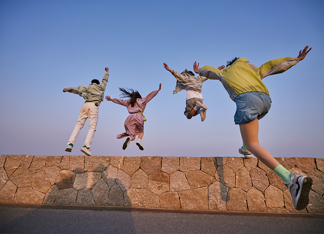 品牌精神“自在发光”-firefly萤火虫官网